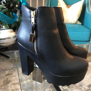 Andrea Chunky Heel Boots
